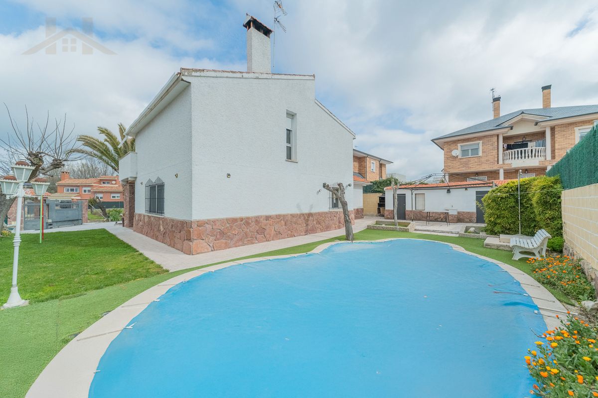 Swimming pool of House or chalet for sale in Arroyomolinos (Madrid)  with Air Conditioner, Heating and Private garden