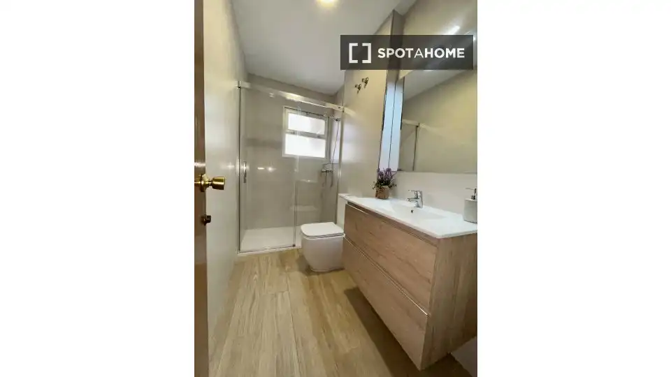 Bany de Apartament per a compartir en Vélez-Málaga amb Aire condicionat, Terrassa i Moblat