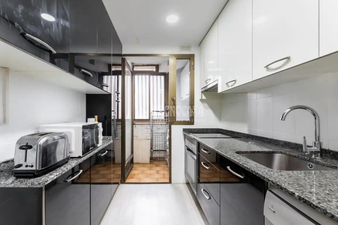 Küche von Wohnung zum Verkauf in Las Rozas de Madrid mit Klimaanlage, Heizung und Terrasse