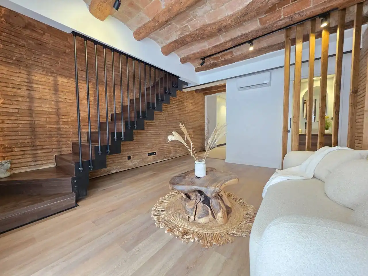 Living room of Duplexes for sale in Barcelona  with Air Conditioner, Heating and Parquet flooring