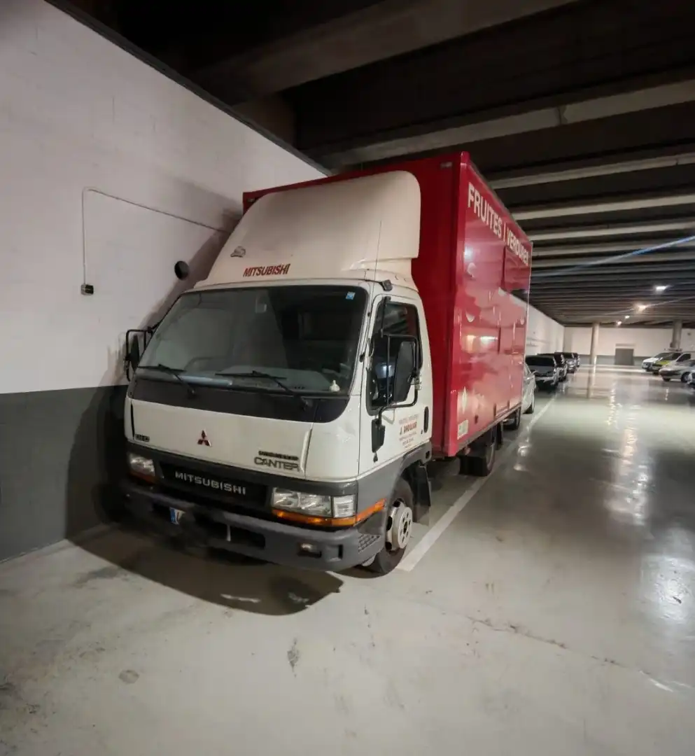 Parking de Local en traspaso en Sabadell con Aire acondicionado, Calefacción y Amueblado