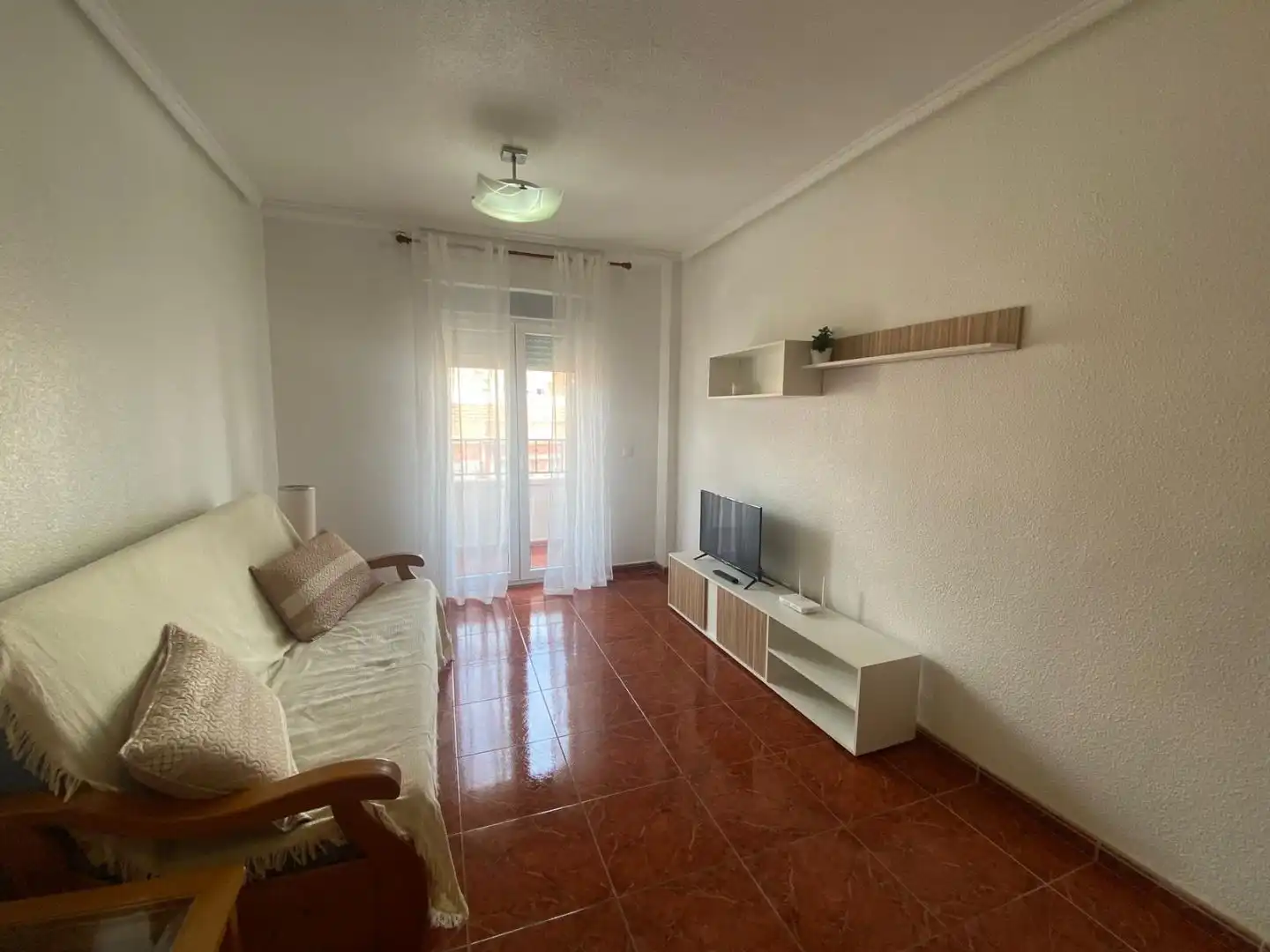 Sala d'estar de Pis en venda en Los Montesinos amb Balcó