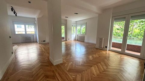Foto 3 de Piso de alquiler en De Orense, Castillejos - Cuzco, Madrid Capital