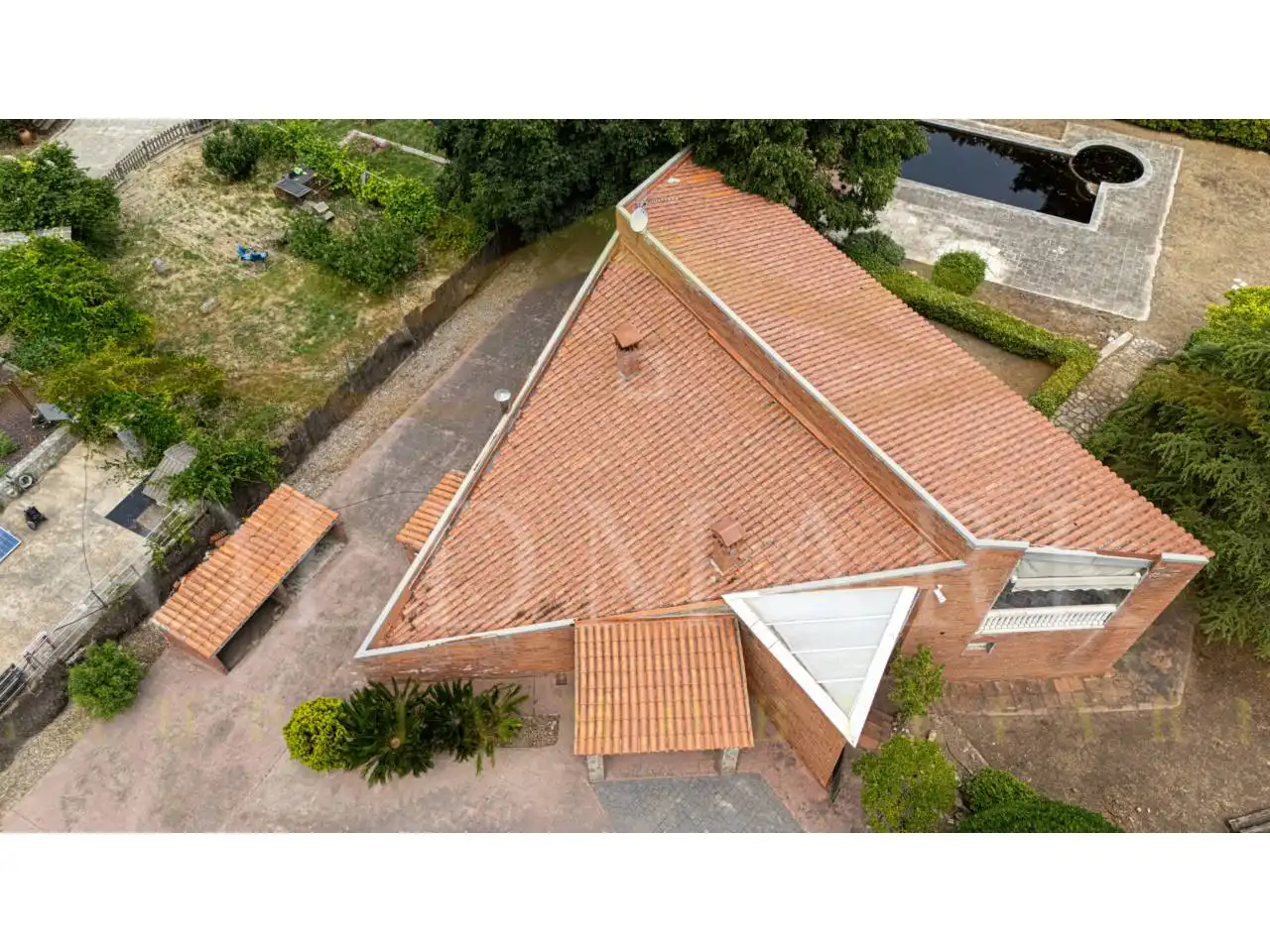 Vista exterior de Casa o xalet en venda en Corbera de Llobregat amb Aire condicionat, Calefacció i Jardí privat
