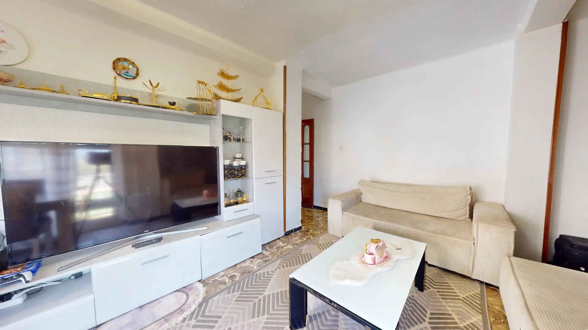 Living room of Flat for sale in Elda  with Air Conditioner, Furnished and Oven