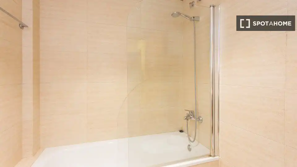 Bathroom of Study for share in Sant Martí