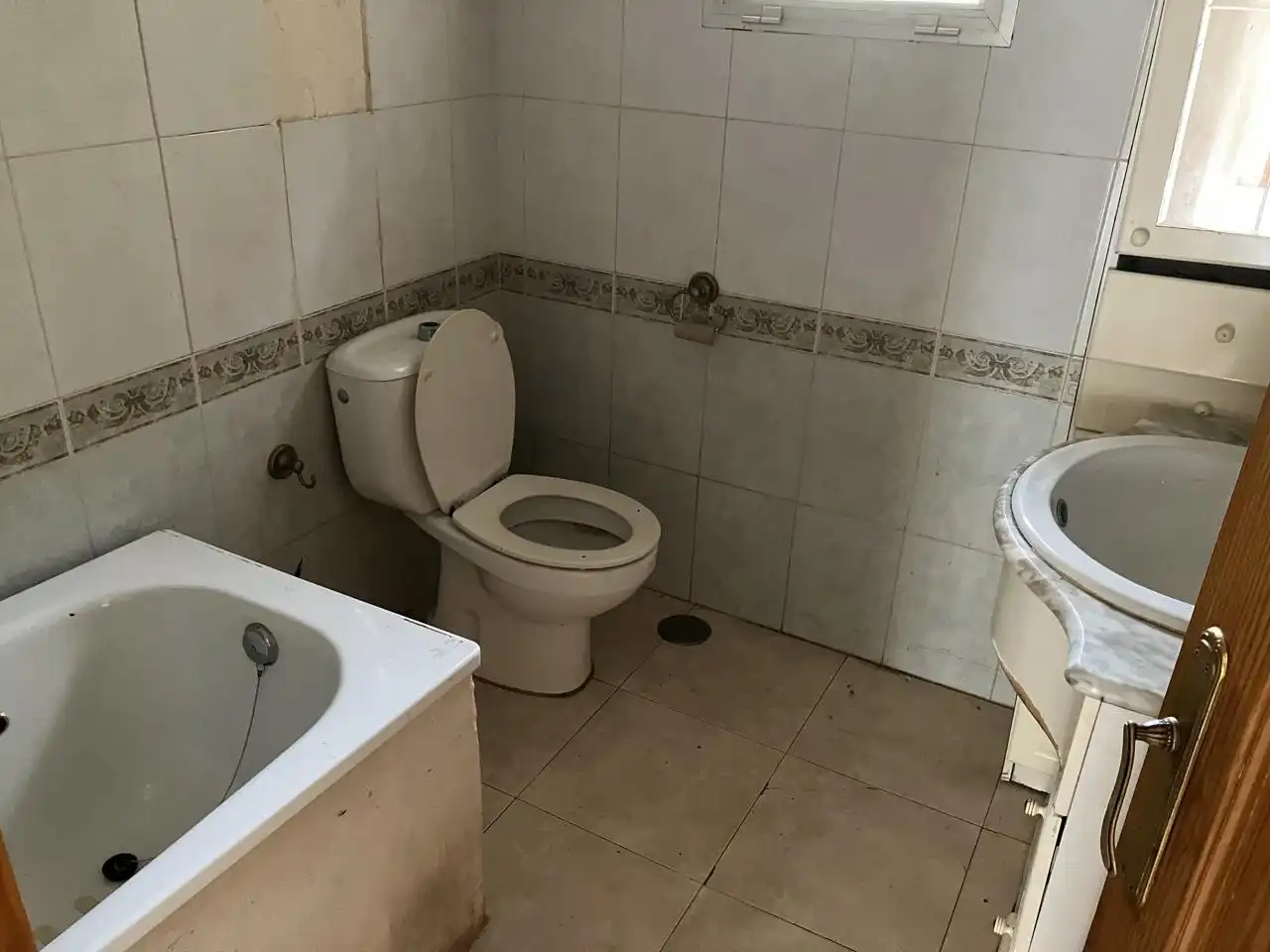 Bany de Casa o xalet en venda en Pelayos de la Presa amb Jardí privat, Terrassa i Piscina
