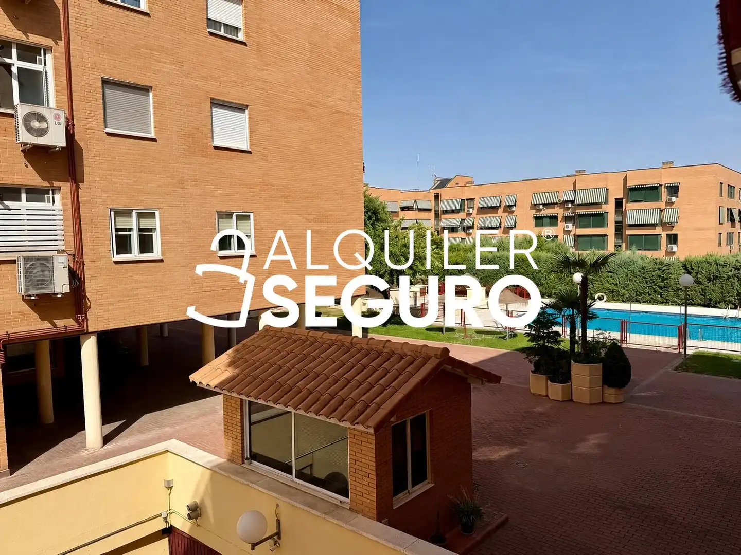 Vista exterior de Piso de alquiler en Valdemoro con Aire acondicionado, Calefacción y Piscina