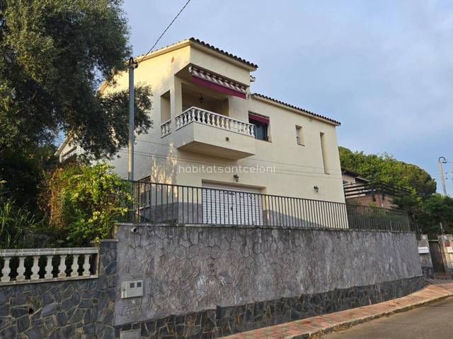 Casa-chalet en Venta en Calle Montsant en Riells i Viabrea