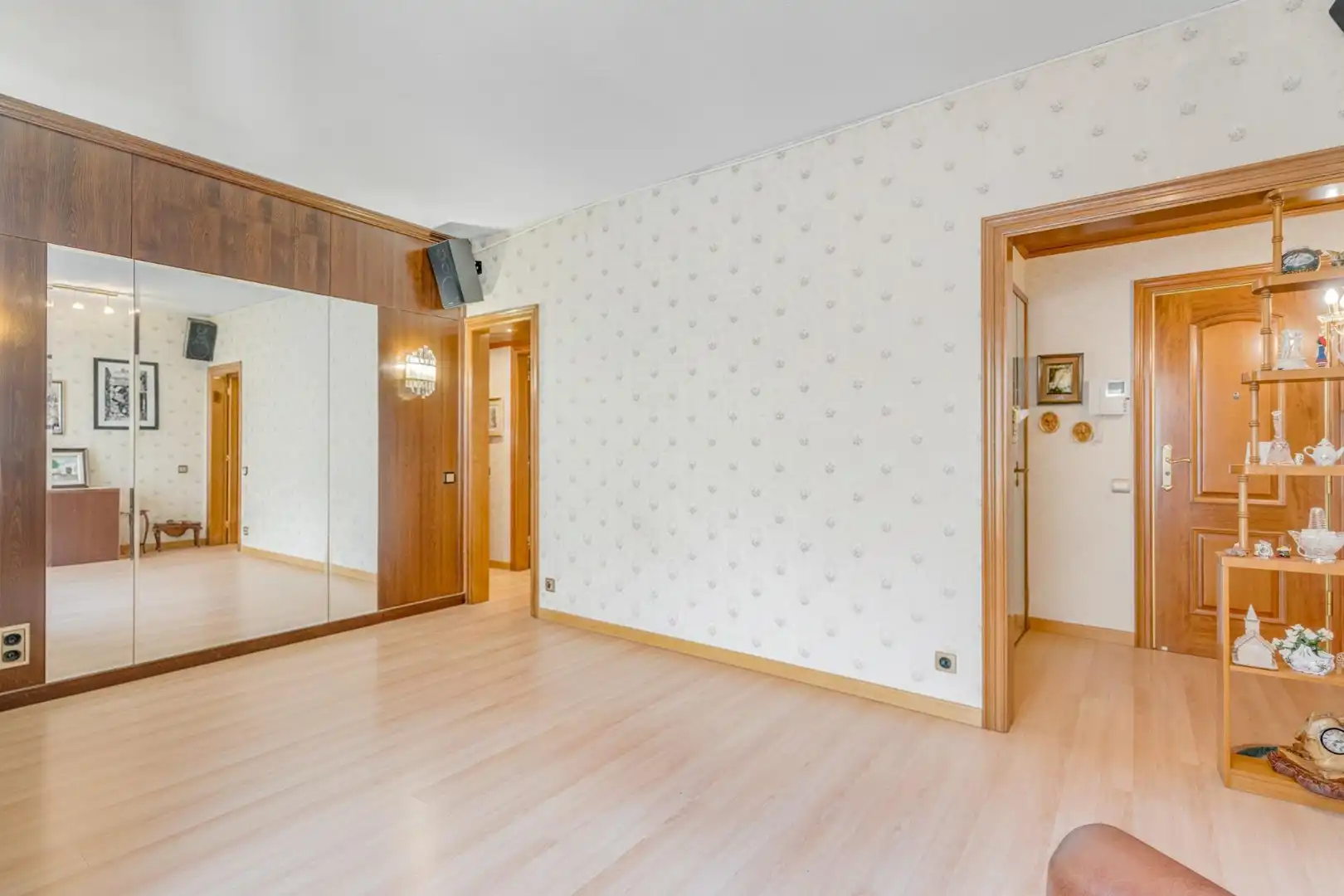 Bedroom of Flat for sale in Barcelona  with Air Conditioner