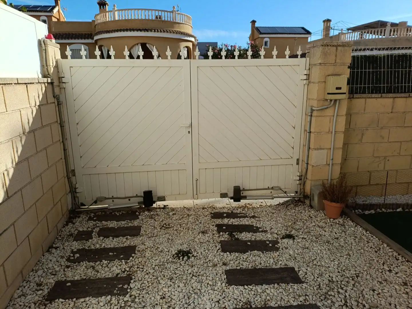 Detached house with garden for sale in Calle Jorge Manrique 1, imagen 4