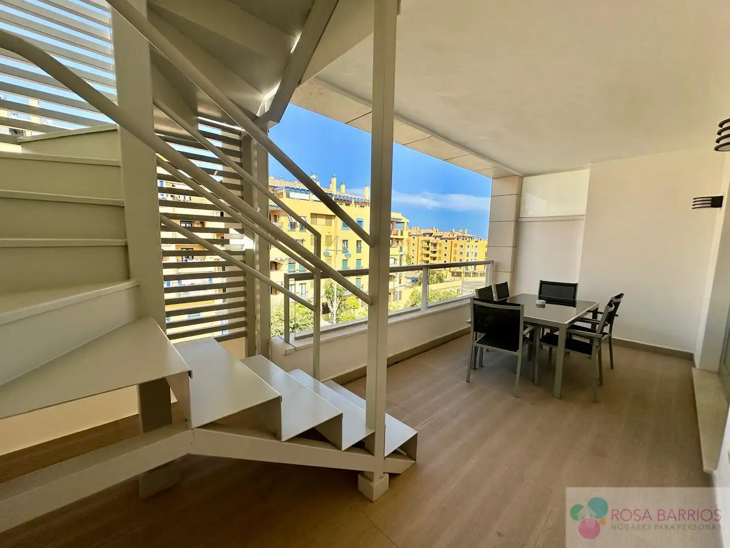 Dachboden zum Verkauf in Marbella mit Klimaanlage, Terrasse und Möbliert