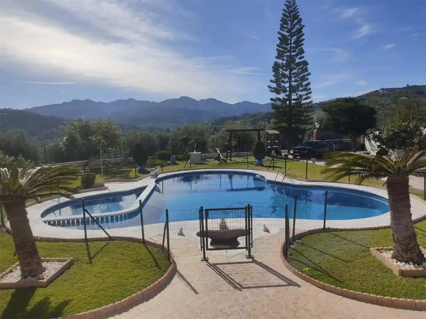 Swimming pool of Houses for rent in Guaro, Málaga
