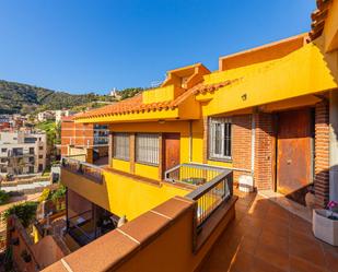 Exterior view of Single-family semi-detached for sale in  Barcelona Capital  with Air Conditioner, Heating and Terrace