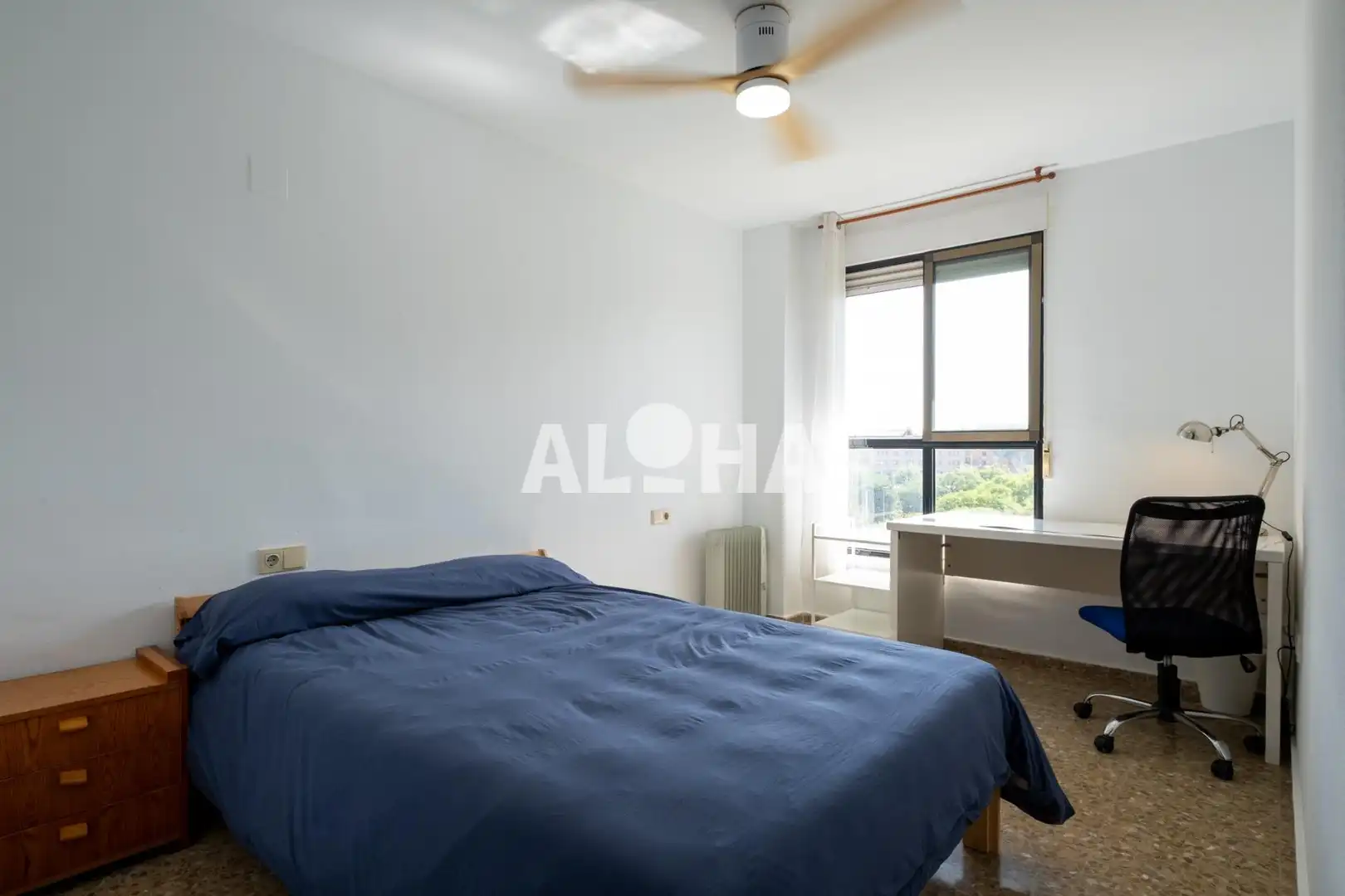 Dormitori de Apartament de lloguer en Moncada amb Aire condicionat, Moblat i Piscina comunitària