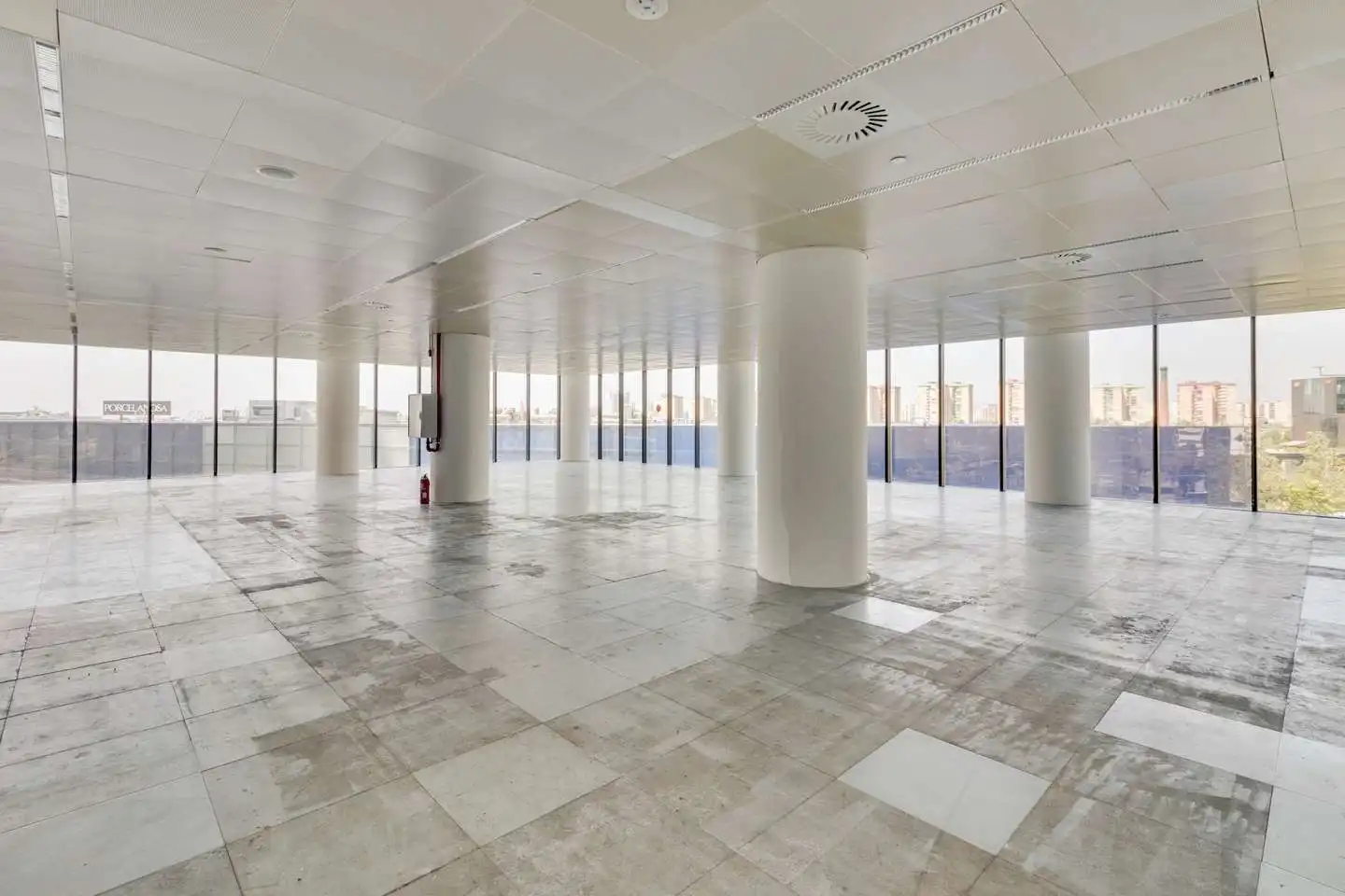 Büro zur Miete in L'Hospitalet de Llobregat mit Klimaanlage und Heizung