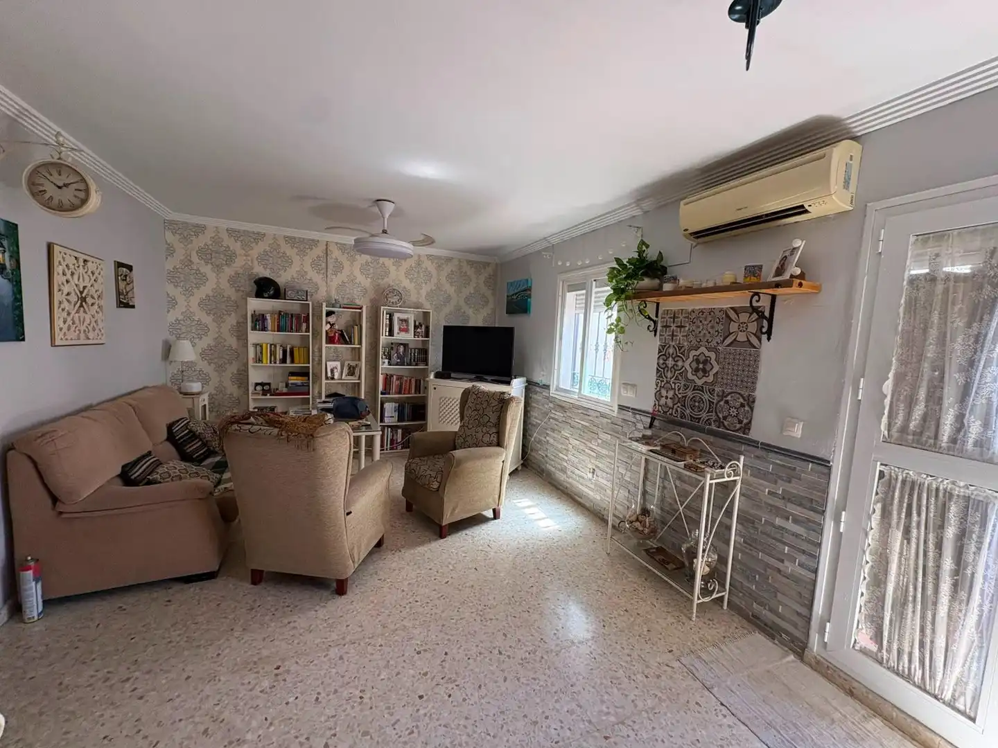 Sala de estar de Casa adosada en venta en Bollullos de la Mitación con Aire acondicionado y Trastero