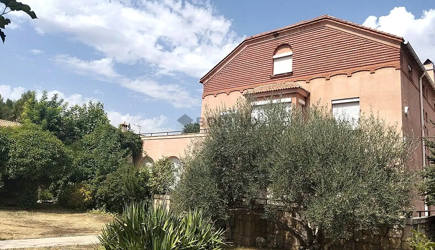Vista exterior de Casa o xalet en venda en Utrillas amb Calefacció, Jardí privat i Terrassa