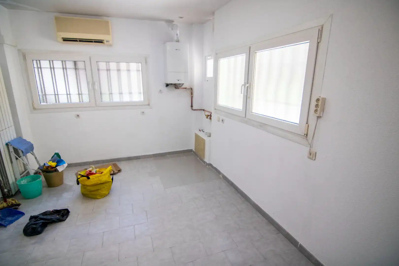 Kitchen of Commercial properties for rent in Madrid  with Air Conditioner