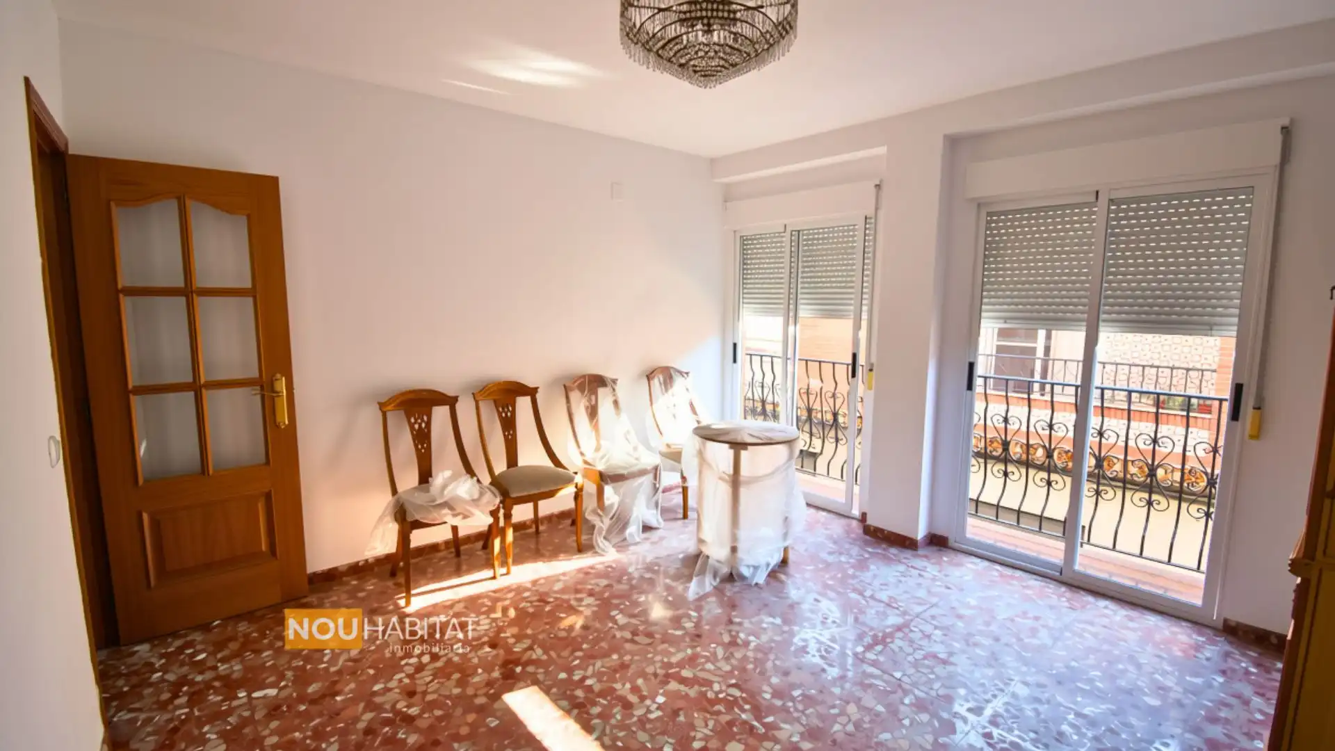 Wohnung zur Miete in Montserrat mit Balkon