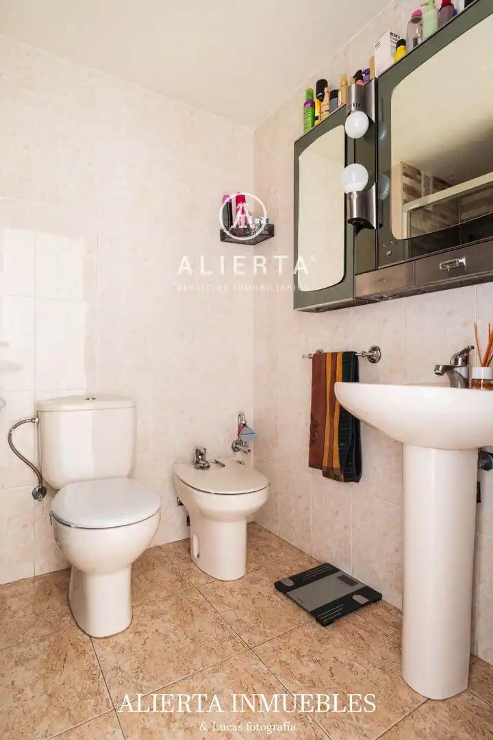 Bathroom of Flat for sale in Zaragoza  with Heating, Terrace and Swimming Pool