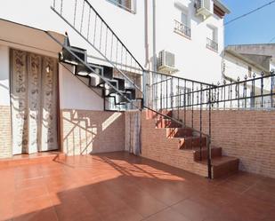 Vista exterior de Casa adosada en venda en Fuente Vaqueros amb Terrassa i Traster
