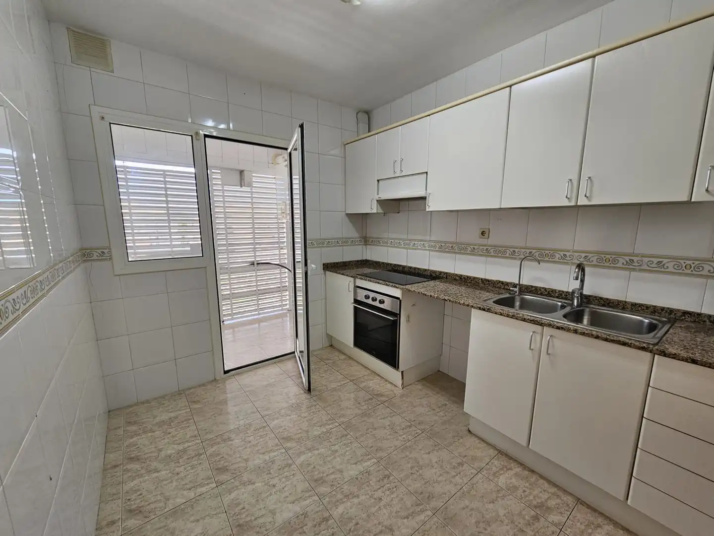 Cuina de Pis en venda en Sant Andreu de la Barca amb Aire condicionat, Calefacció i Terrassa