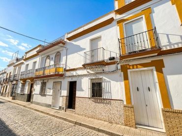Casa bifamiliare con balcone in vendita a Calle castelar