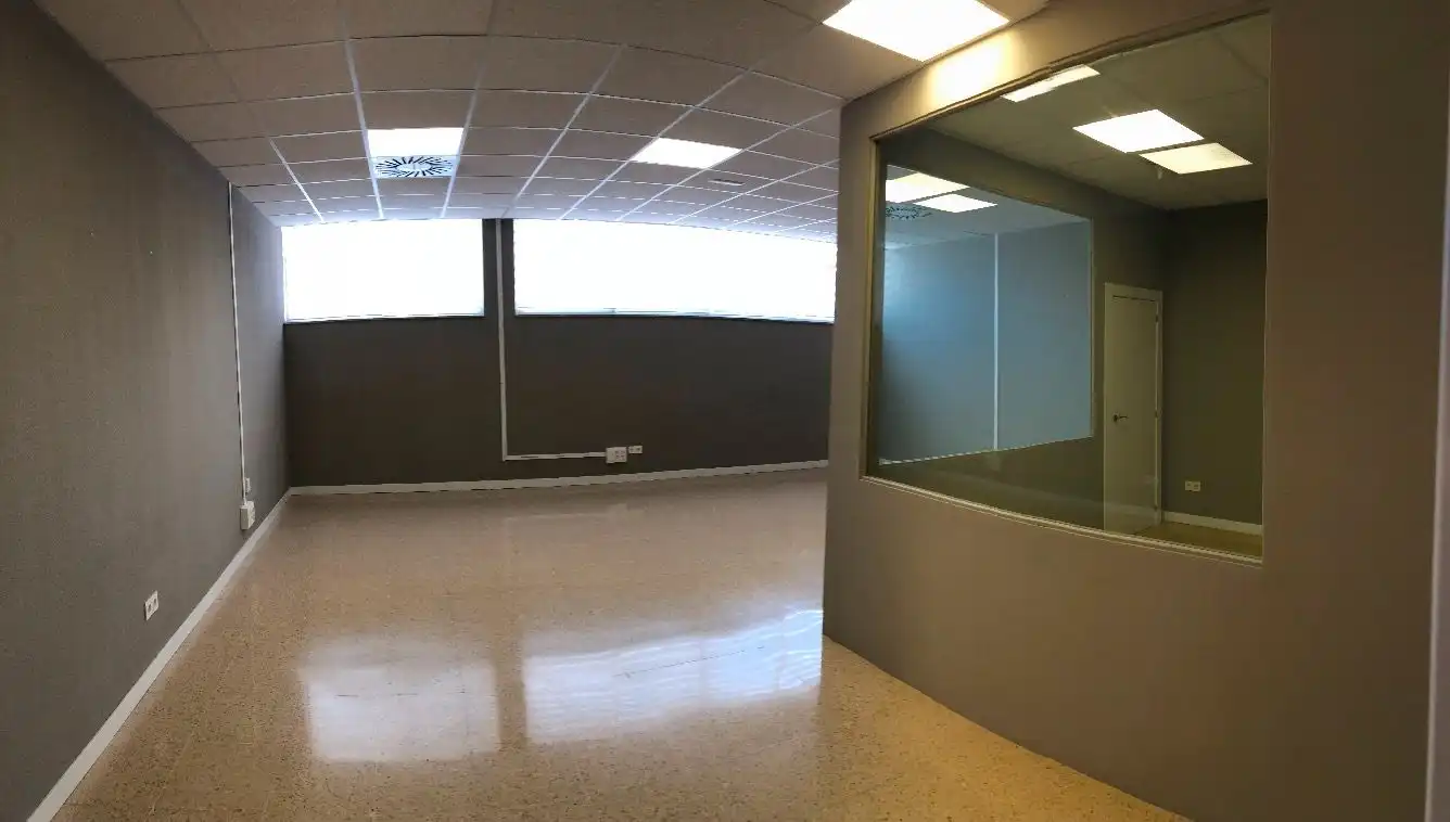 Büro zur Miete in Coslada mit Klimaanlage, Heizung und Alarm
