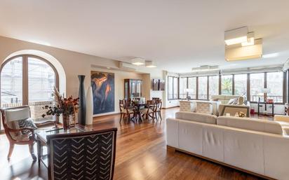 Living room of Flat for sale in  Granada Capital  with Air Conditioner, Heating and Parquet flooring