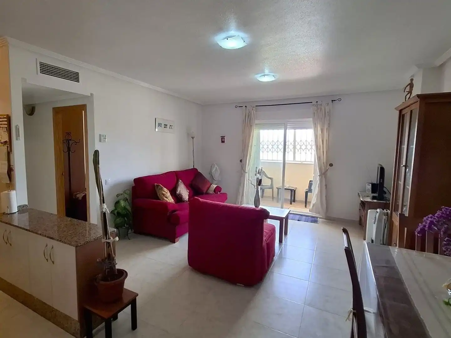 Sala de estar de Piso en venta en Garrucha con Aire acondicionado, Terraza y Amueblado