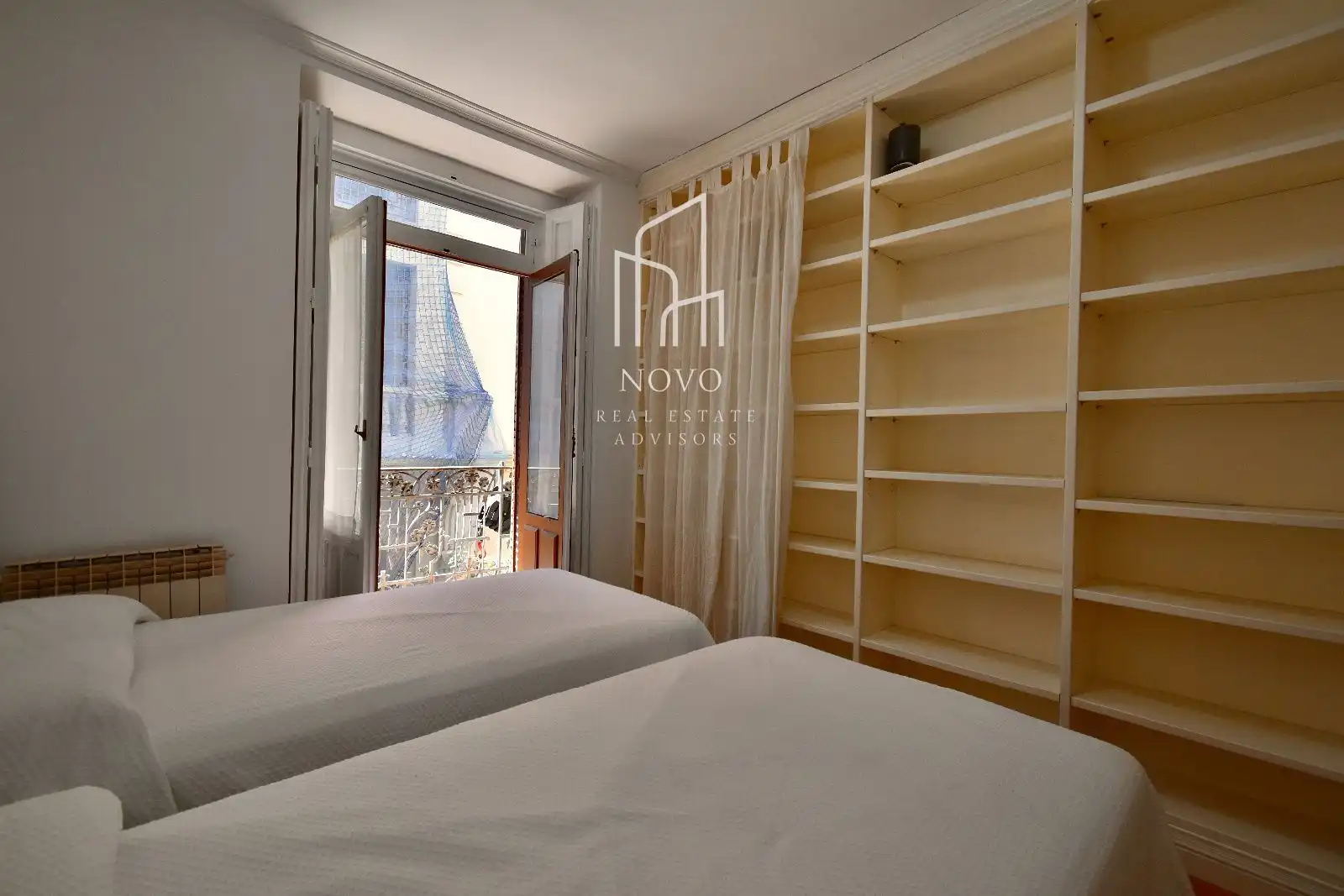 Schlafzimmer von Wohnung zur Miete in Madrid mit Heizung, Terrasse und Möbliert