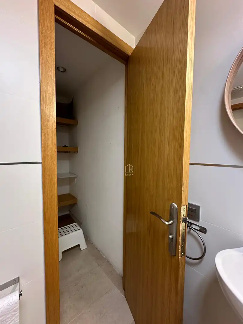 Flat for rent in Oviedo - Calle Tomás Crespo Frígilis, La Ería