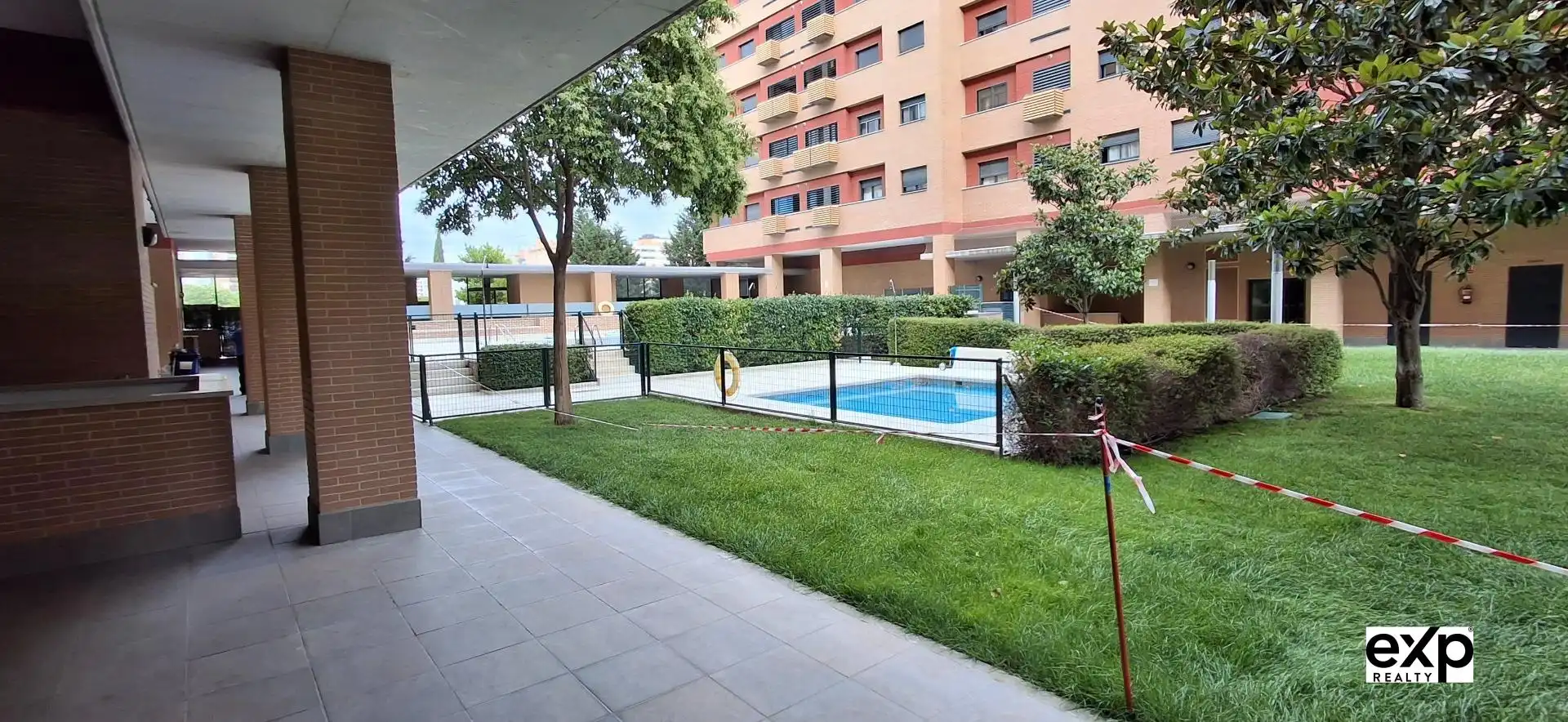 Swimming pool of Apartments for rent in Madrid  with Air Conditioner, Heating and Private garden