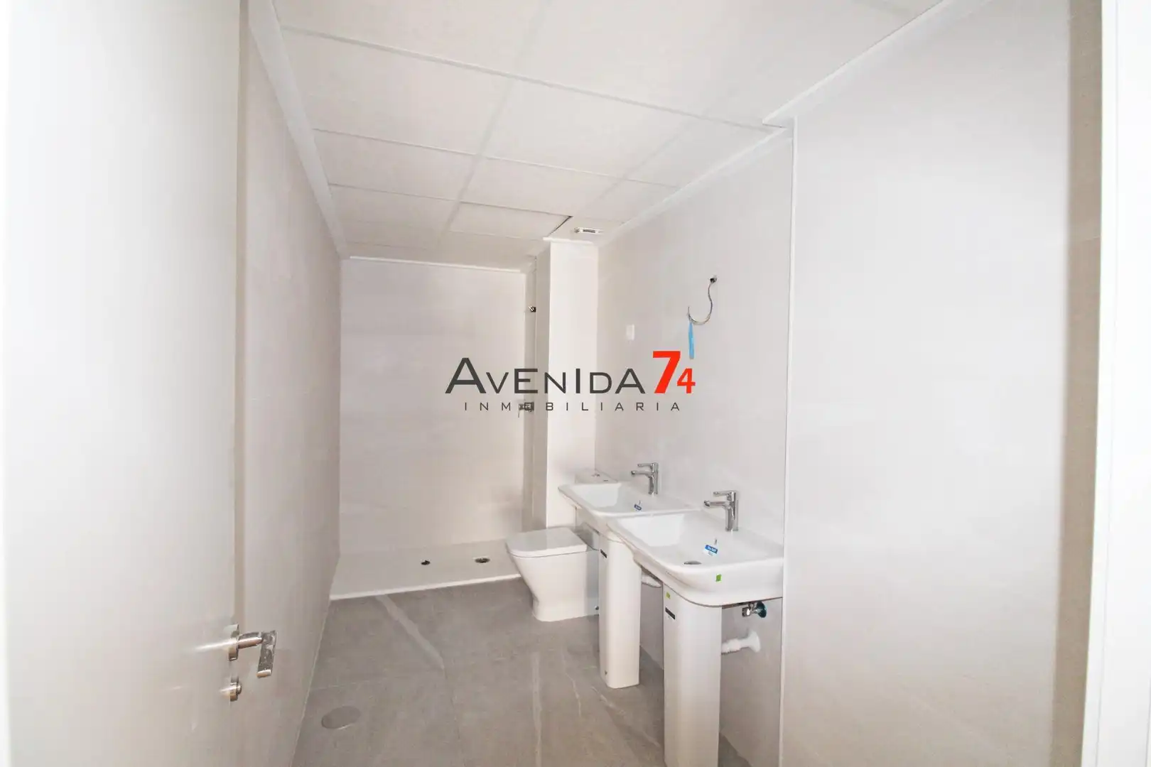 Baño de Piso en venta en Lorca con Calefacción y Balcón