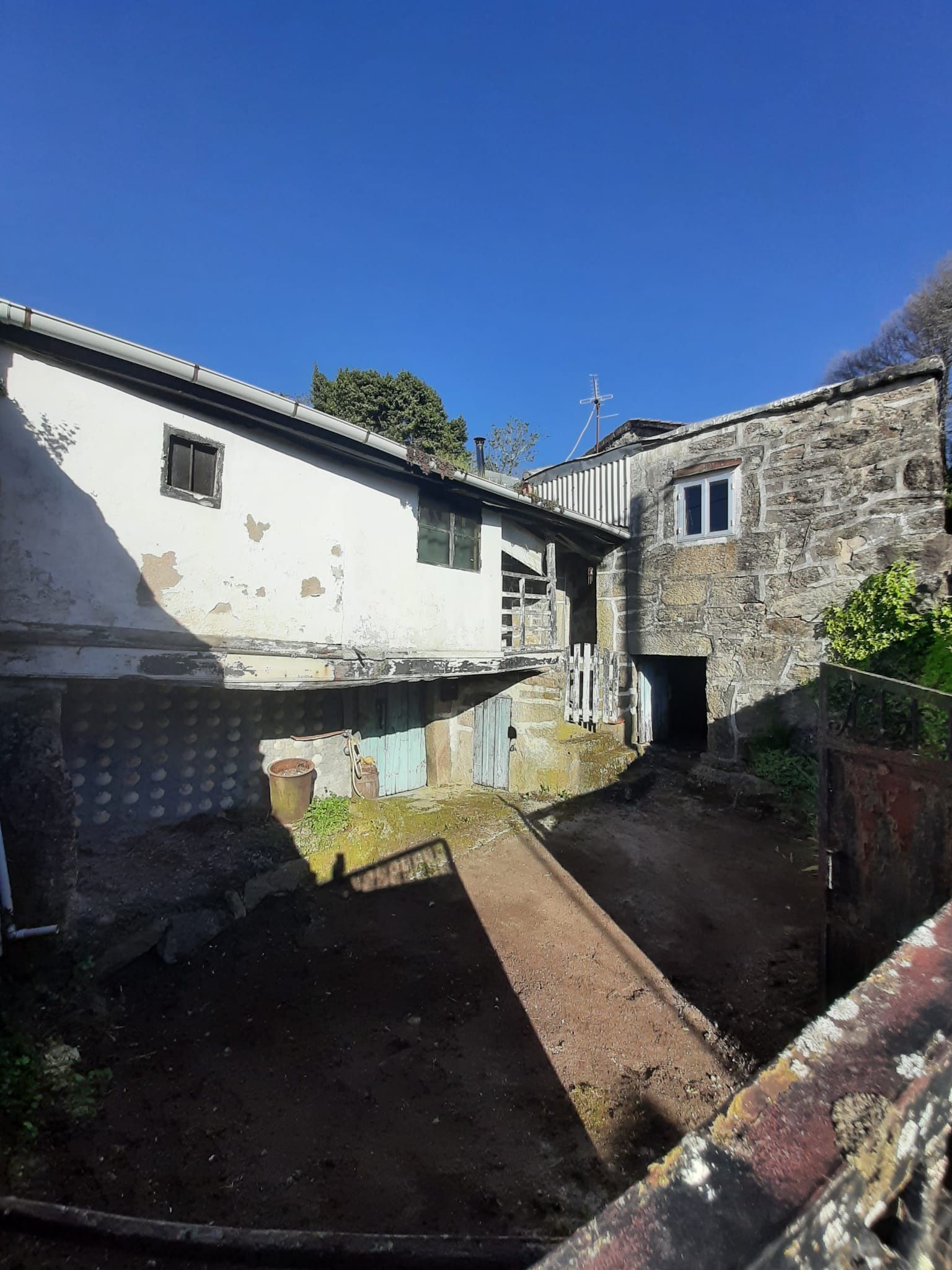 Vista exterior de Finca rústica en venda en Porqueira amb Jardí privat, Traster i Moblat