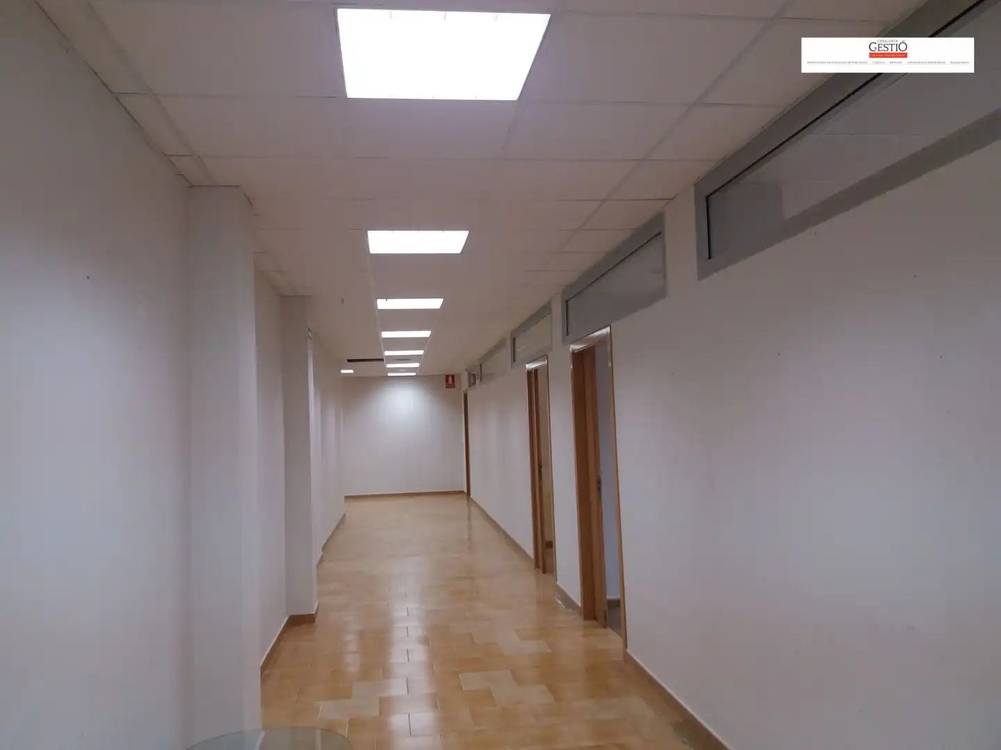 Büro zur Miete in Vallirana mit Klimaanlage