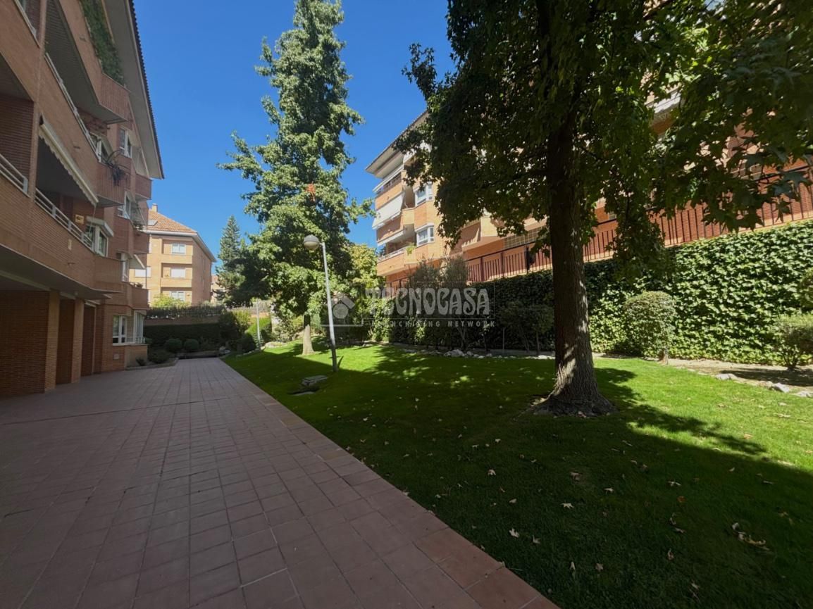Exterior view of Flat for sale in Boadilla del Monte  with Air Conditioner and Terrace