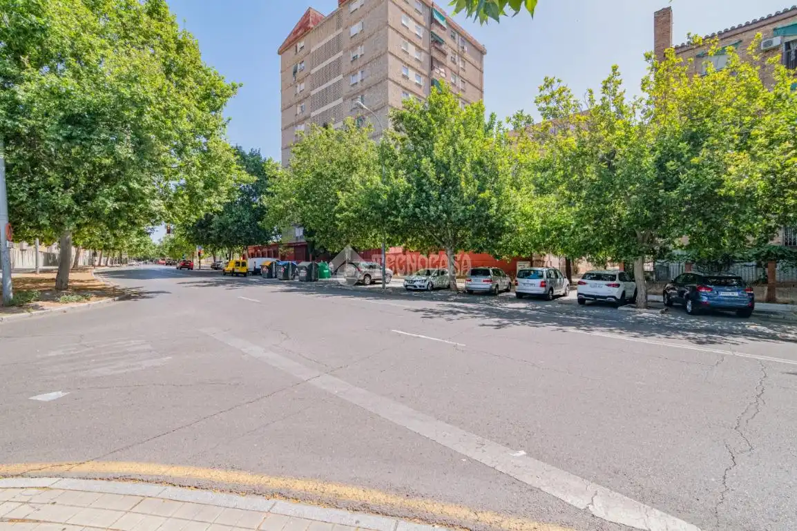 Vista exterior de Pis en venda en Granada amb Aire condicionat