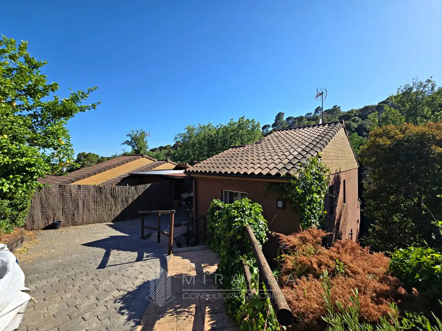Detached house with terrace for sale in Carrer Bertí