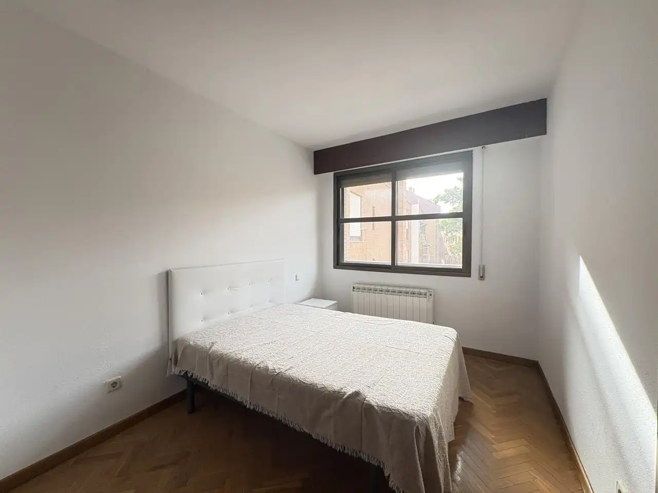 Schlafzimmer von Wohnung zur Miete in Madrid mit Klimaanlage, Heizung und Parkett