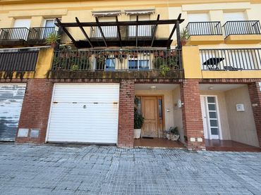 Adossat en venda a Puigpelat