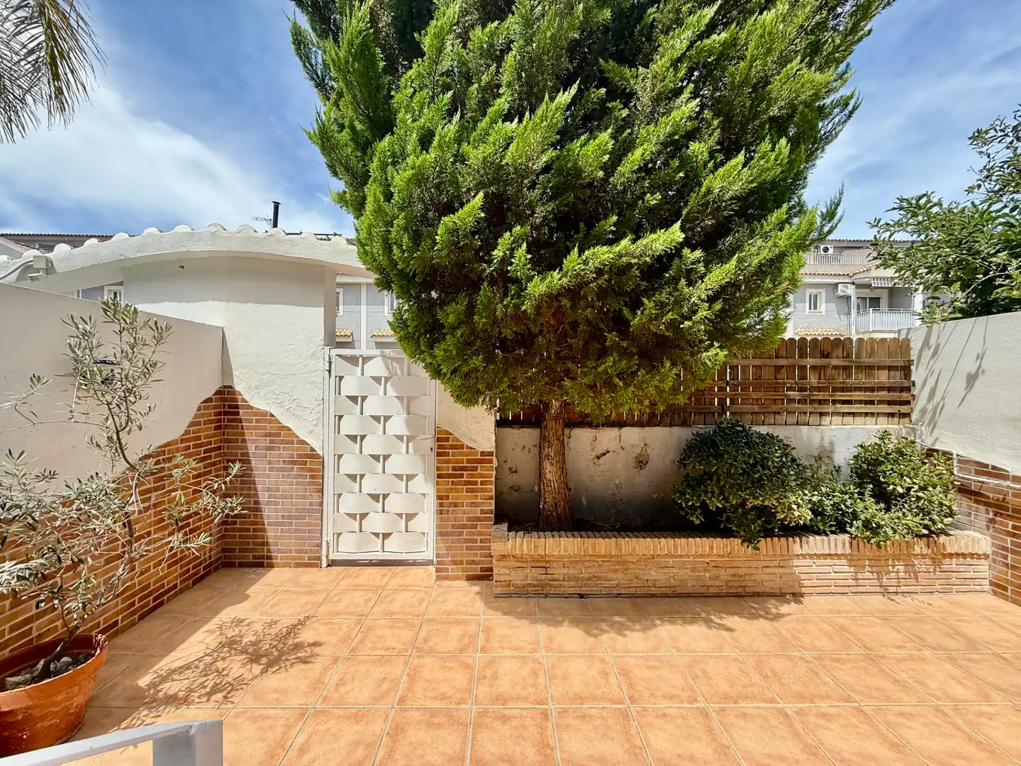 Garten von Einfamilien-Reihenhaus zum Verkauf in San Antonio de Benagéber mit Klimaanlage, Heizung und Privatgarten