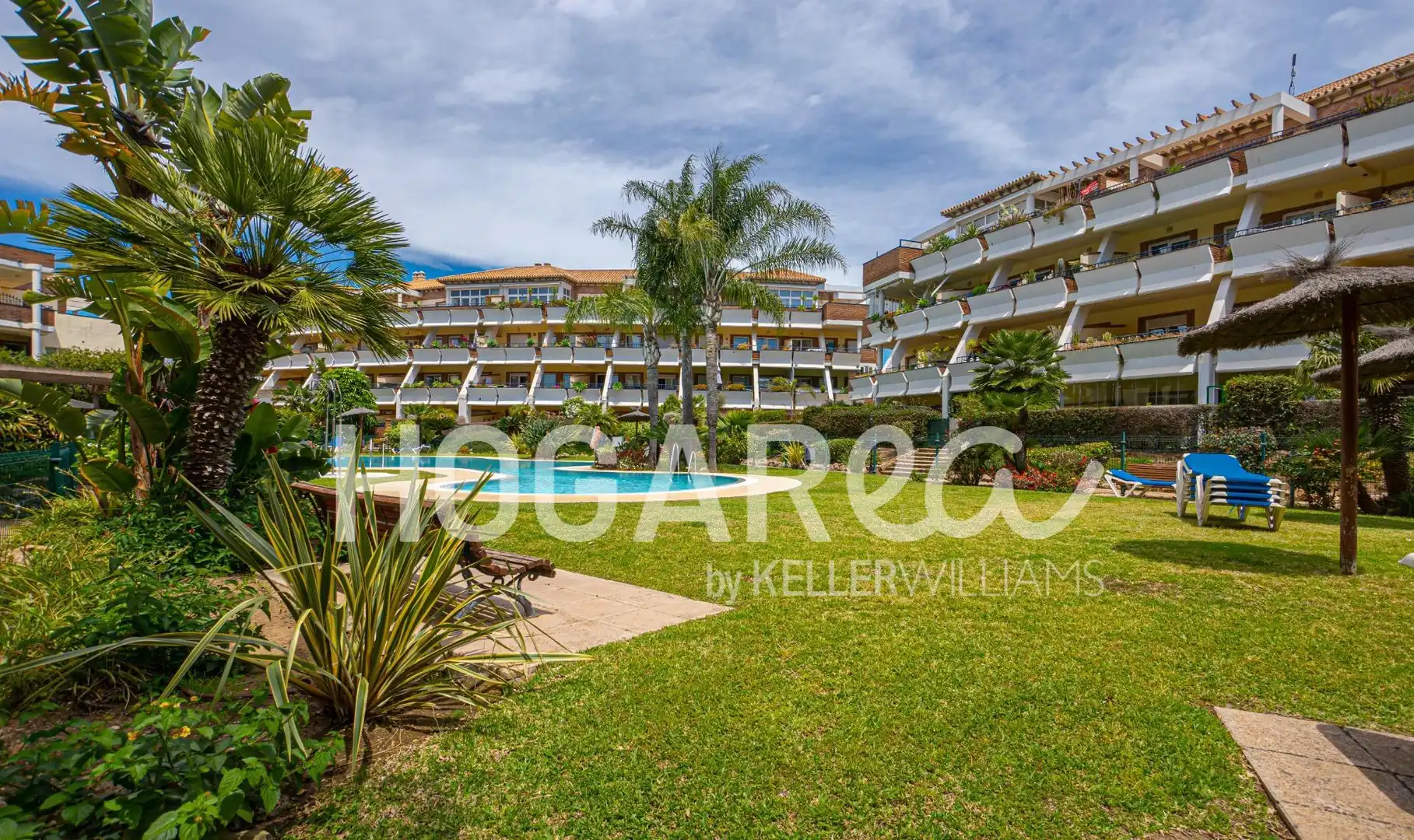 Vista exterior de Àtic en venda en Mijas amb Aire condicionat, Jacuzzi i Piscina comunitària