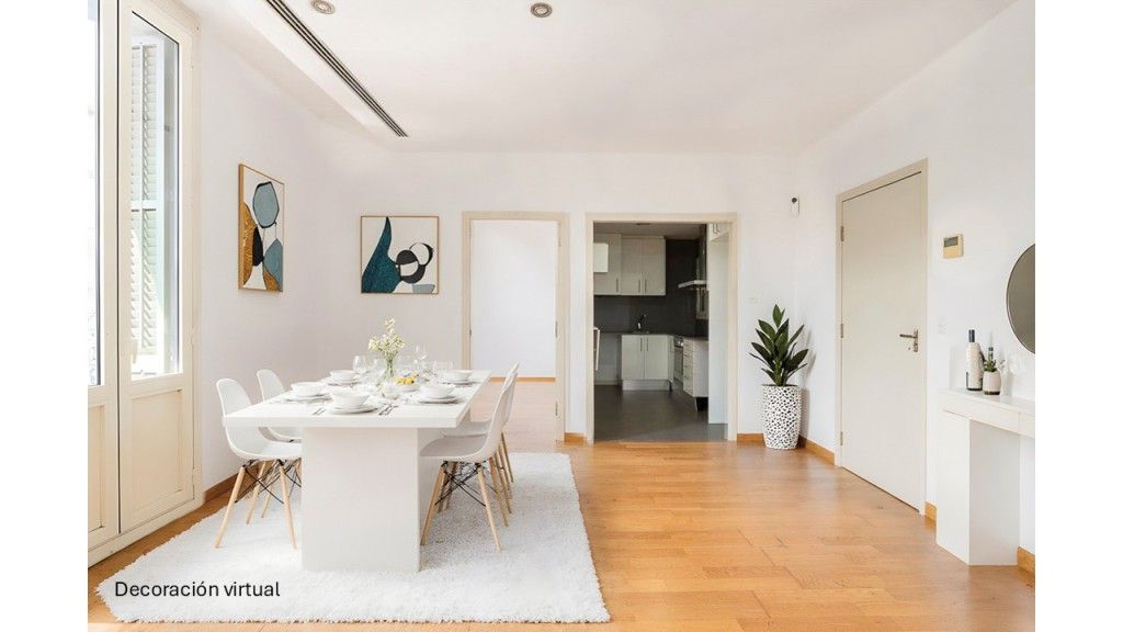 Menjador de Apartament en venda en  Barcelona Capital amb Aire condicionat, Parquet i Balcó