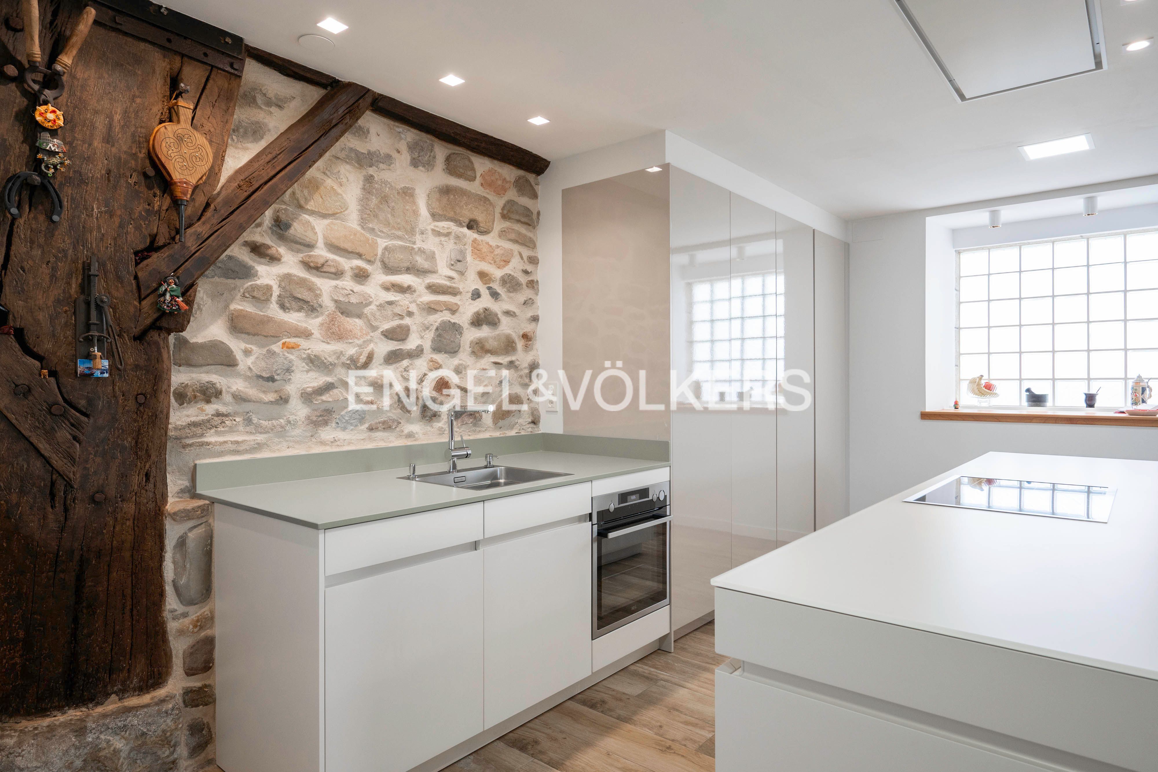 Cocina de Casa adosada en venta en Donostia - San Sebastián  con Aire acondicionado, Calefacción y Jardín privado