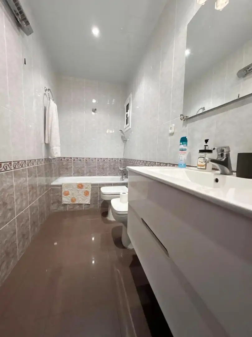 Bathroom of Flat for sale in Barcelona  with Furnished, Oven and Balcony