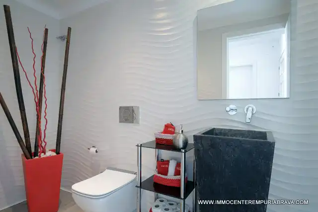 Bathroom of Houses for sale in Empuriabrava  with Air Conditioner, Heating and Private garden