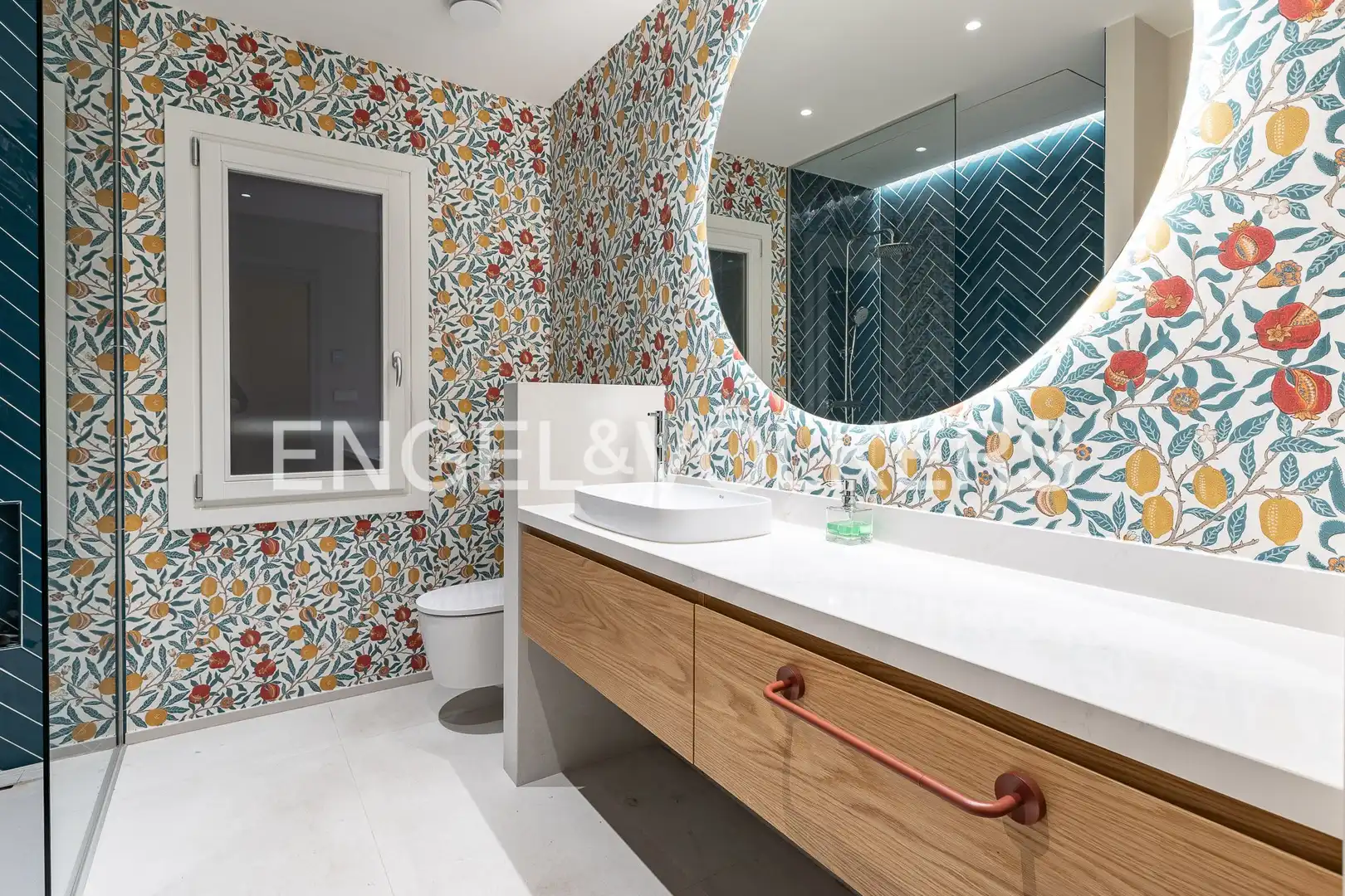 Bathroom of Flat for sale in Barcelona  with Air Conditioner, Heating and Parquet flooring