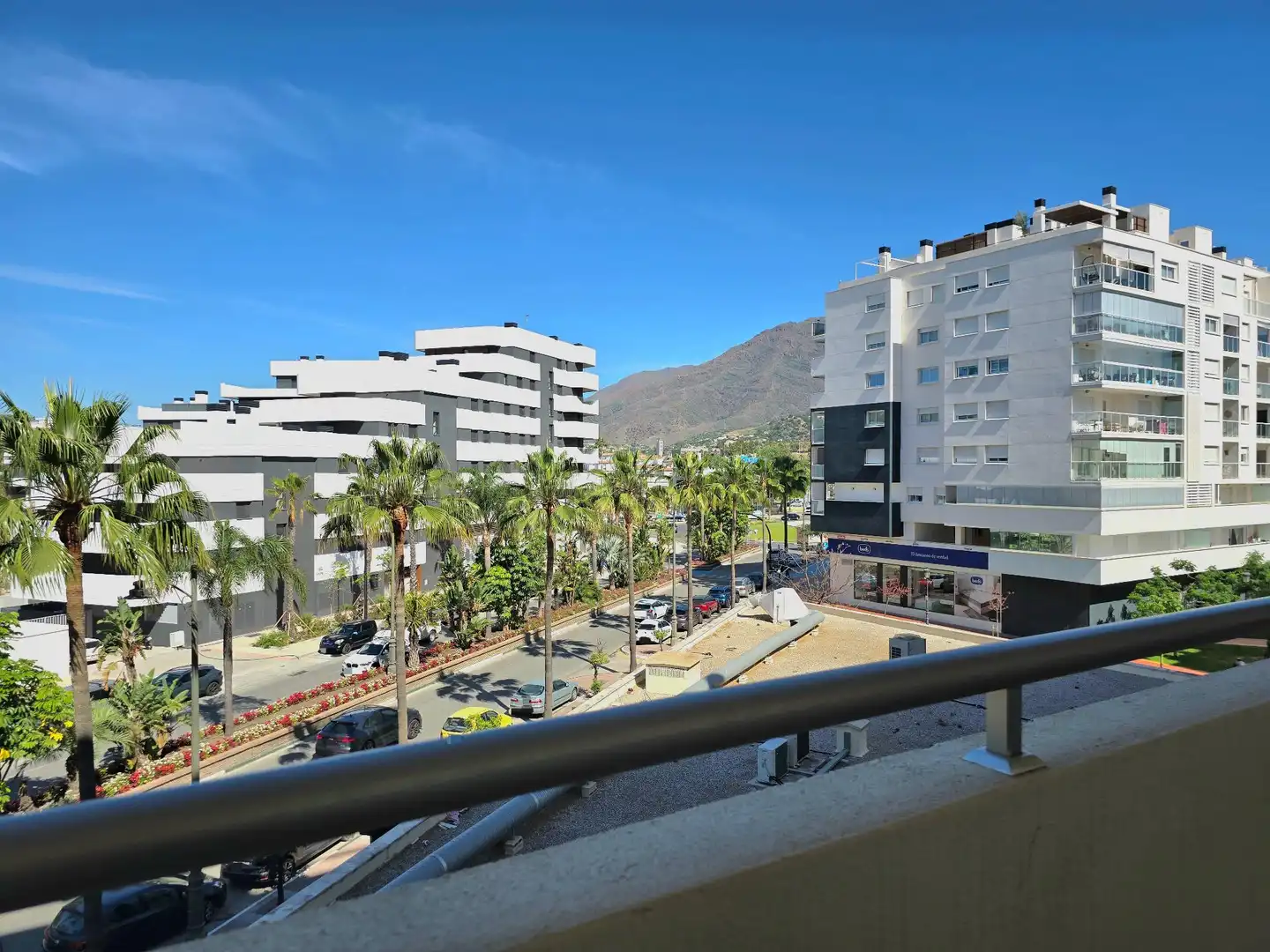 Vista exterior de Pis en venda en Estepona amb Aire condicionat, Calefacció i Terrassa